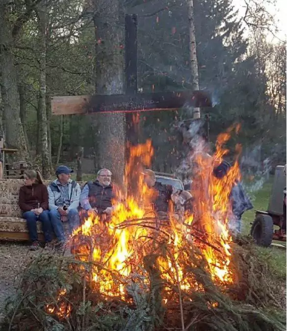 Oster­feuer in Saßmicke