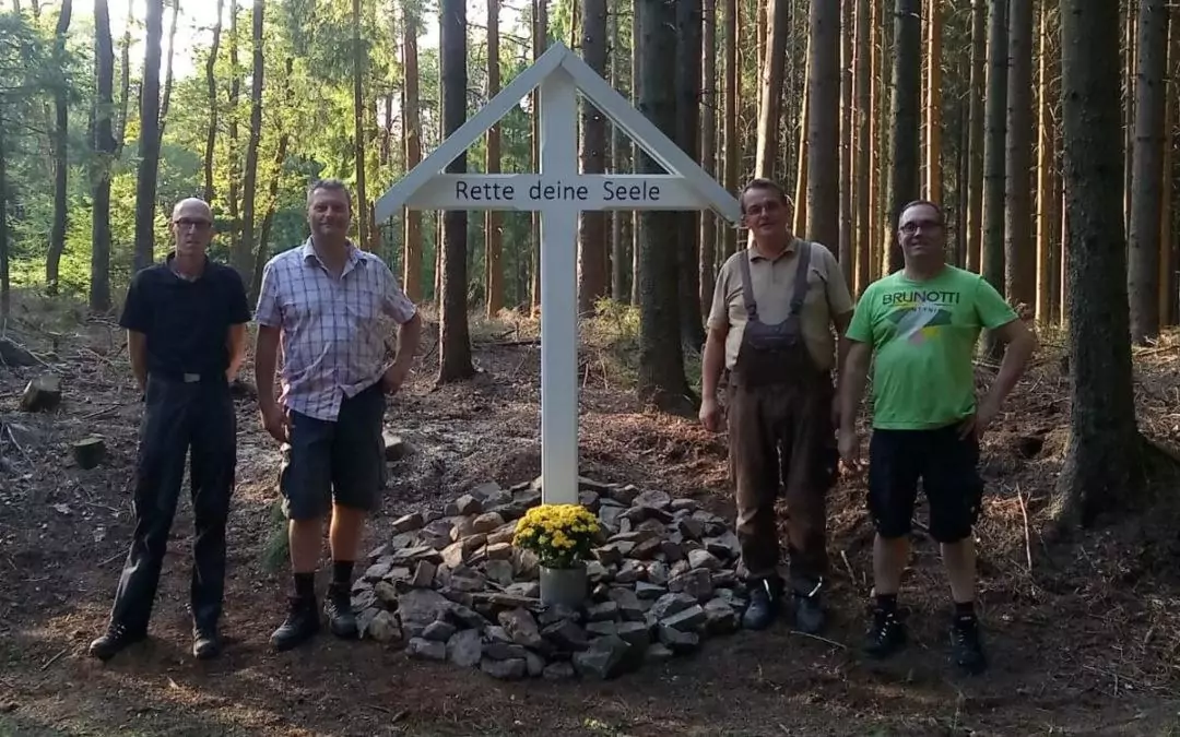 Wegkreuz in Saßmicke erstrahlt in neuem Glanz