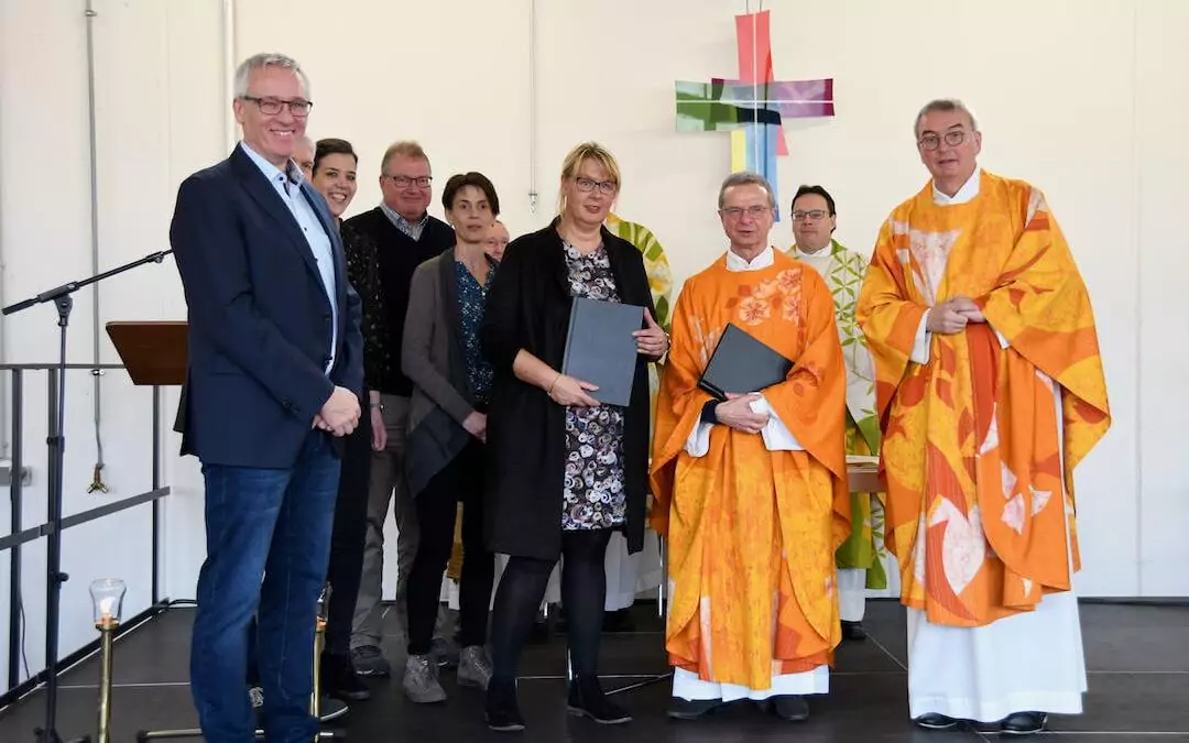 Pasto­ral­ver­ein­ba­rung in feier­li­chem Gottes­dienst überreicht