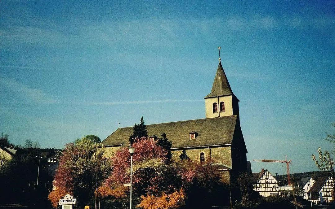 70 Jahre Einwei­hung der Pfarr­kirche St. Luzia Oberveischede