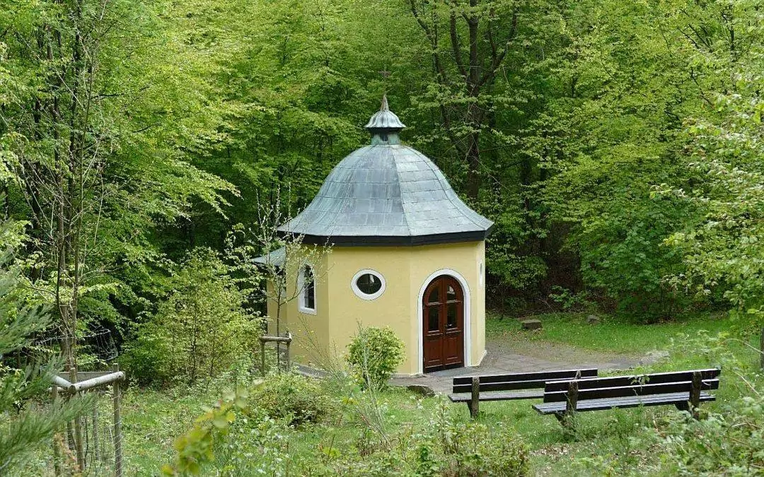 Stein­ge­wor­denes Zeichen des Dankes