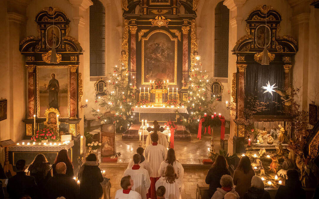 Weih­nachts­got­tes­dienste&nbsp;2021: Corona-Regeln, Anmel­dung, Video-Livestream