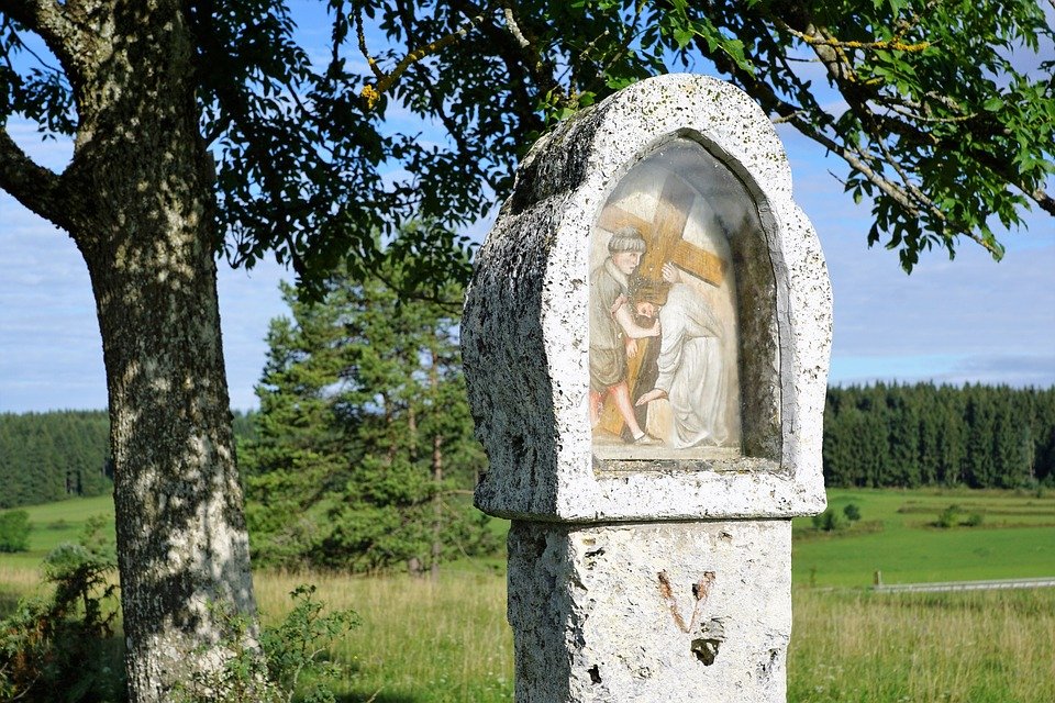 Kreuzweg für Fami­lien am Kreuz­berg in&nbsp;Olpe