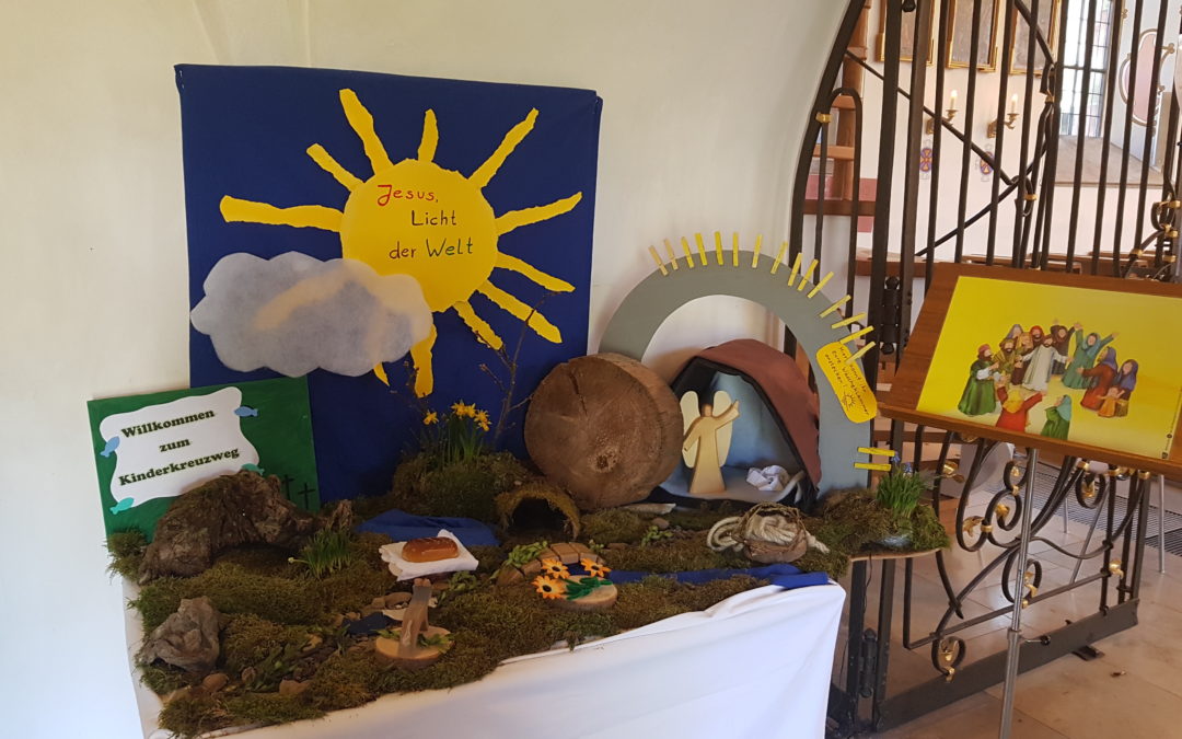 Outdoor Kinder­kreuzweg Neuenkle­us­heim — mit Jesus unterwegs