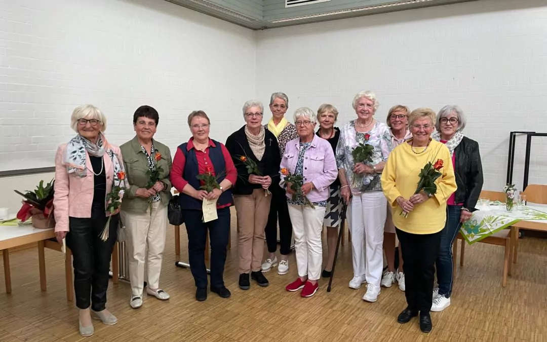 Frauen in St. Martinus: Jubi­lar­eh­rung der Mitglieder und Ehrung der Mitarbeiterinnen