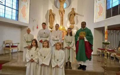 Fami­li­en­got­tes­dienst mit Mess­die­ner­ein­füh­rung in Neuenkleusheim