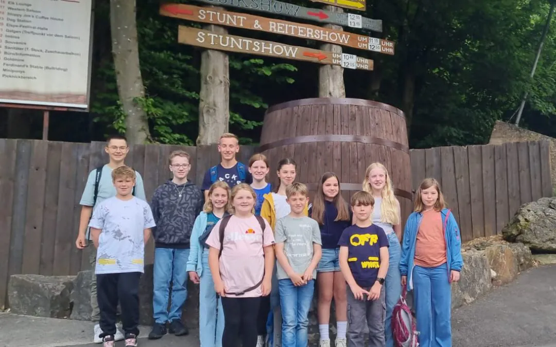 Neuenkle­us­heim: Mess­die­ner­aus­flug zum Elspe Festival