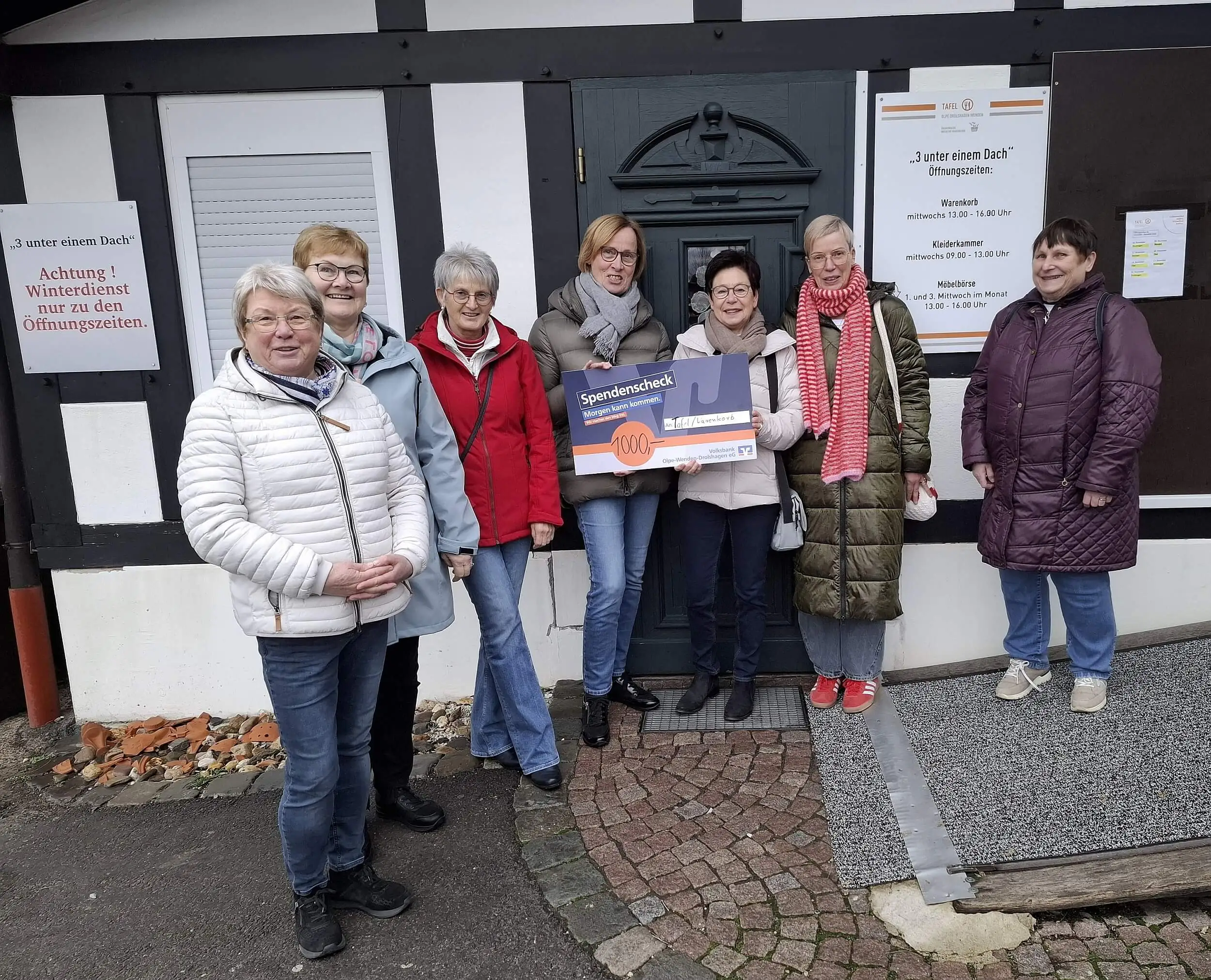 Caritasmarkt-2025-Scheckübergabe